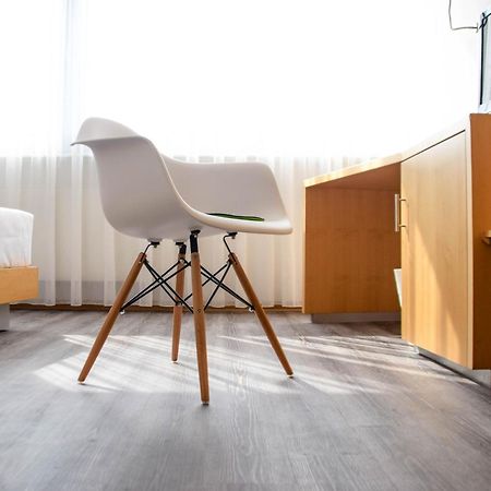 Cristall Hotel Waghäusel Rom bilde